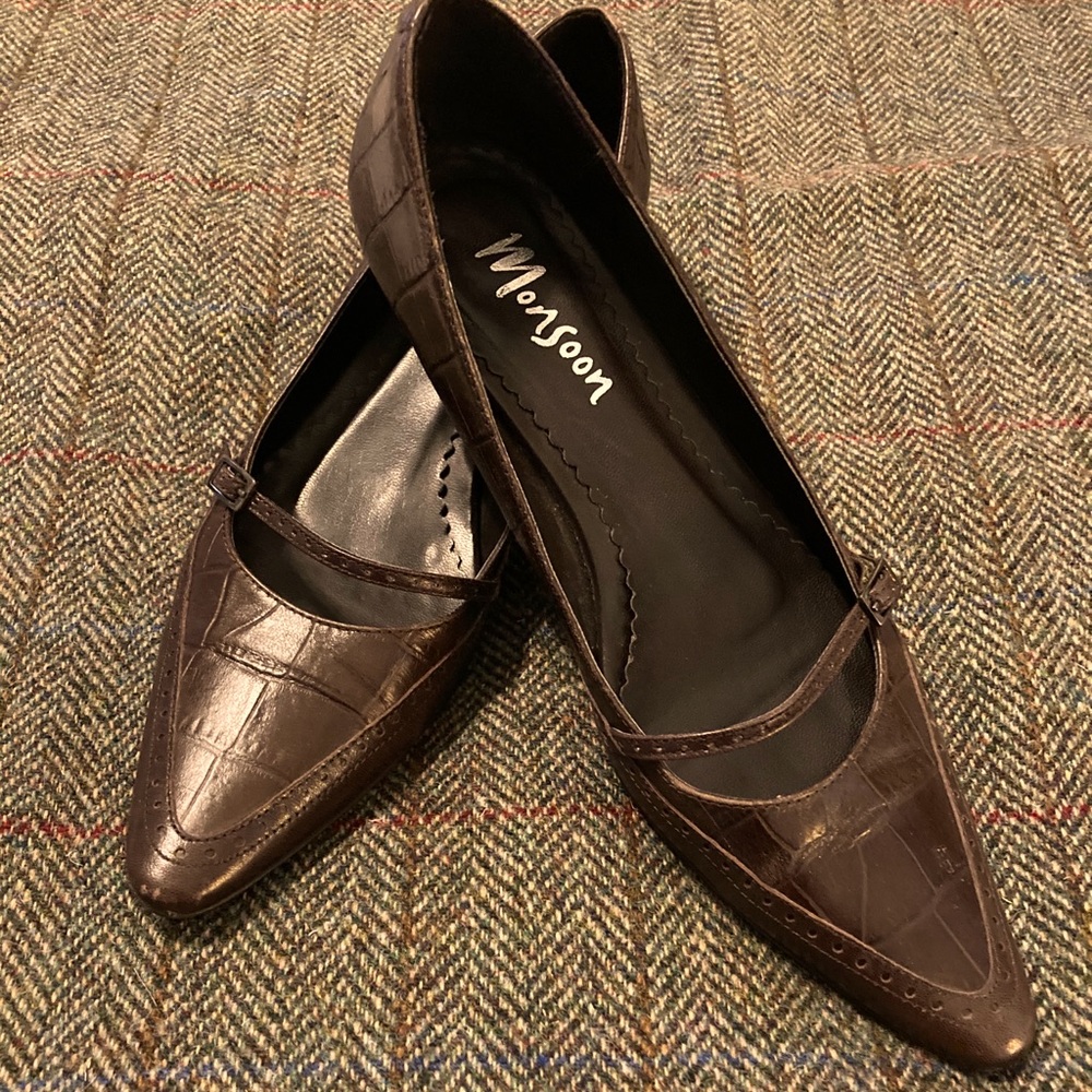 Monsoon leather kitten heels-size 8 US, 39 Euro